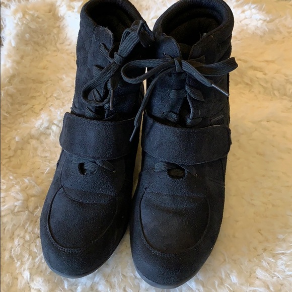 bucco Shoes - Black high top shoes. Size 9